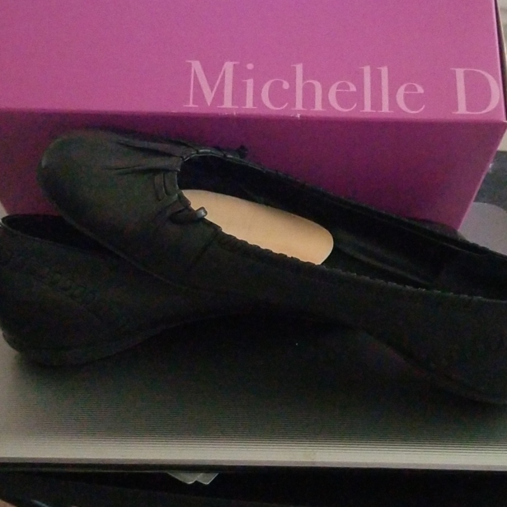 Lady's Shoes - Picture 2 of 2